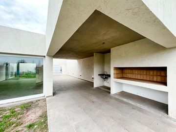 Casa de Diseño en venta, 1 Dormitorio Funes Town Coronel Pringles 1300