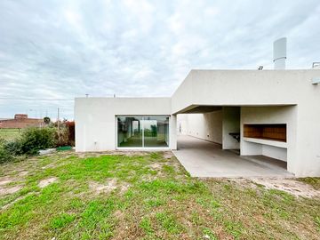 Casa de Diseño en venta, 1 Dormitorio Funes Town Coronel Pringles 1300