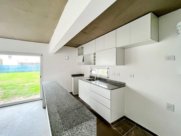 Casa de Diseño en venta, 1 Dormitorio Funes Town Coronel Pringles 1300