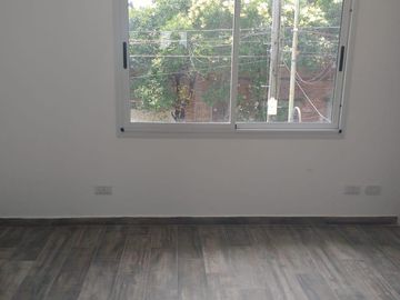 A estrenar Excelentes duplex, 4 ambientes de categoría, jardín y cochera.