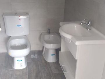 A estrenar Excelentes duplex, 4 ambientes de categoría, jardín y cochera.