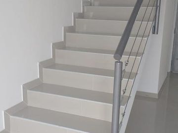 A estrenar Excelentes duplex, 4 ambientes de categoría, jardín y cochera.