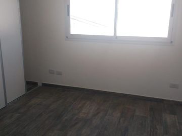 A estrenar Excelentes duplex, 4 ambientes de categoría, jardín y cochera.