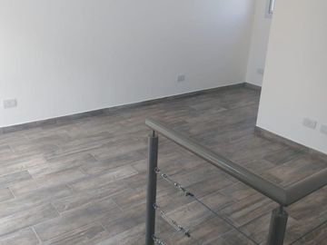 A estrenar Excelentes duplex, 4 ambientes de categoría, jardín y cochera.