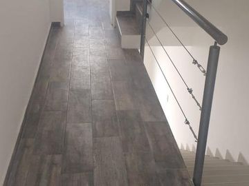 A estrenar Excelentes duplex, 4 ambientes de categoría, jardín y cochera.