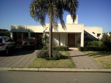 Casa en Barrio Cerrado en alquiler temporario - Funes