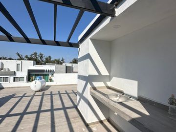 Casa en coto Soare, Solares