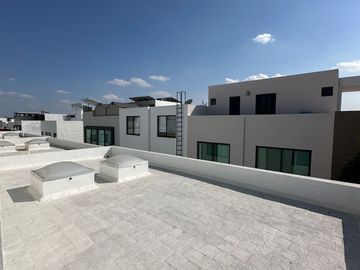 Casa en coto Soare, Solares
