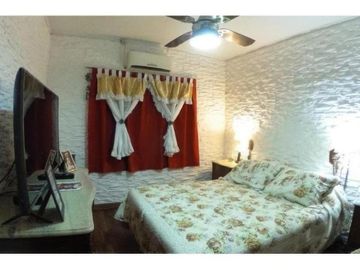 Casa en venta - 4 Dormitorios 3 Baños 1 Cochera - 300Mts2 - Ituzaingó