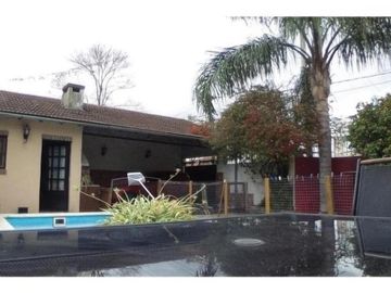 Casa en venta - 4 Dormitorios 3 Baños 1 Cochera - 300Mts2 - Ituzaingó