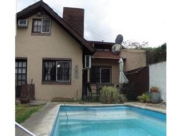 Casa en venta - 4 Dormitorios 3 Baños 1 Cochera - 300Mts2 - Ituzaingó