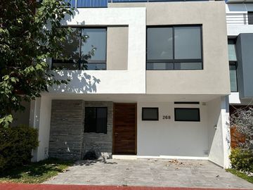 Casa en coto Zanthe, Solares