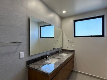 Casa en coto Zanthe, Solares