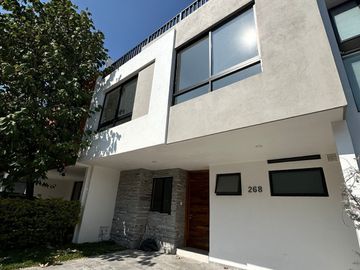 Casa en coto Zanthe, Solares