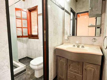 Casa en venta - 3 Dormitorios 3 Baños - 267mts2 - Cochera - Tolosa