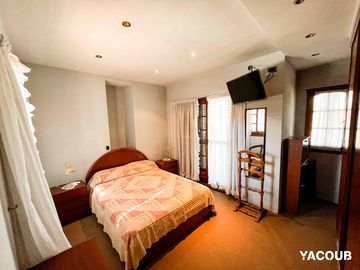 Casa en venta - 3 Dormitorios 3 Baños - 267mts2 - Cochera - Tolosa