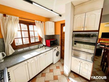 Casa en venta - 3 Dormitorios 3 Baños - 267mts2 - Cochera - Tolosa