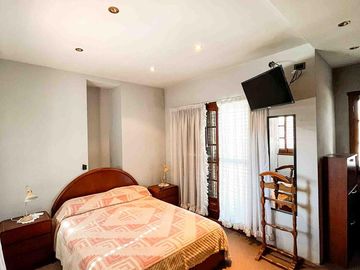 Casa en venta - 3 Dormitorios 3 Baños - 267mts2 - Cochera - Tolosa
