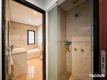 Casa en venta - 3 Dormitorios 3 Baños - 267mts2 - Cochera - Tolosa
