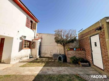 Casa en venta - 3 Dormitorios 3 Baños - 267mts2 - Cochera - Tolosa