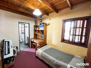Casa en venta - 3 Dormitorios 3 Baños - 267mts2 - Cochera - Tolosa