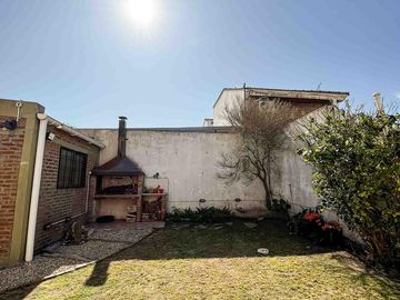 Casa en venta - 3 Dormitorios 3 Baños - 267mts2 - Cochera - Tolosa