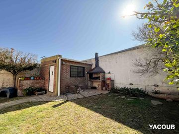 Casa en venta - 3 Dormitorios 3 Baños - 267mts2 - Cochera - Tolosa