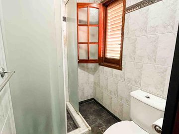 Casa en venta - 3 Dormitorios 3 Baños - 267mts2 - Cochera - Tolosa