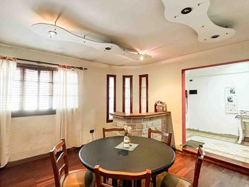 Casa en venta - 3 Dormitorios 3 Baños - 267mts2 - Cochera - Tolosa