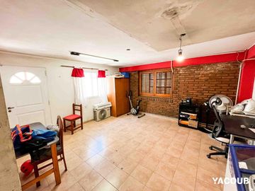 Casa en venta - 3 Dormitorios 3 Baños - 267mts2 - Cochera - Tolosa
