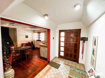 Casa en venta - 3 Dormitorios 3 Baños - 267mts2 - Cochera - Tolosa