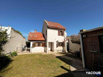 Casa en venta - 3 Dormitorios 3 Baños - 267mts2 - Cochera - Tolosa
