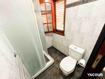 Casa en venta - 3 Dormitorios 3 Baños - 267mts2 - Cochera - Tolosa