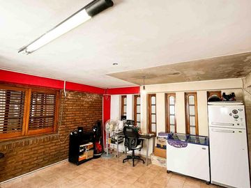 Casa en venta - 3 Dormitorios 3 Baños - 267mts2 - Cochera - Tolosa