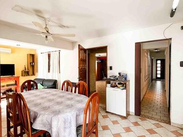 Casa en venta - 3 Dormitorios 3 Baños - 267mts2 - Cochera - Tolosa