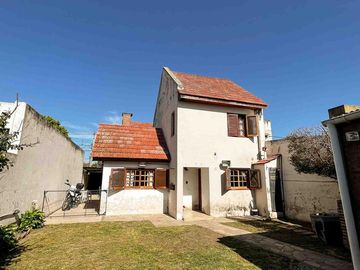 Casa en venta - 3 Dormitorios 3 Baños - 267mts2 - Cochera - Tolosa