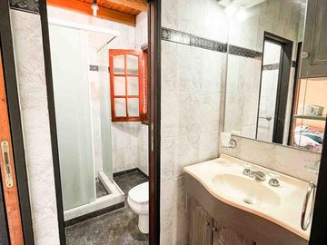 Casa en venta - 3 Dormitorios 3 Baños - 267mts2 - Cochera - Tolosa