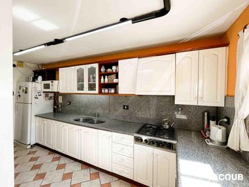 Casa en venta - 3 Dormitorios 3 Baños - 267mts2 - Cochera - Tolosa