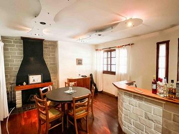 Casa en venta - 3 Dormitorios 3 Baños - 267mts2 - Cochera - Tolosa