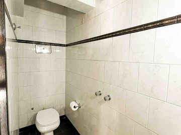 Casa en venta - 3 Dormitorios 3 Baños - 267mts2 - Cochera - Tolosa