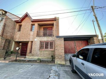 Casa en venta - 3 Dormitorios 3 Baños - 267mts2 - Cochera - Tolosa
