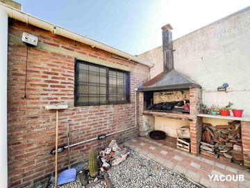 Casa en venta - 3 Dormitorios 3 Baños - 267mts2 - Cochera - Tolosa
