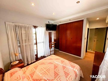 Casa en venta - 3 Dormitorios 3 Baños - 267mts2 - Cochera - Tolosa