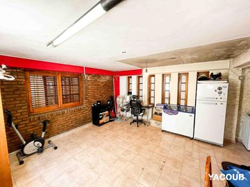 Casa en venta - 3 Dormitorios 3 Baños - 267mts2 - Cochera - Tolosa