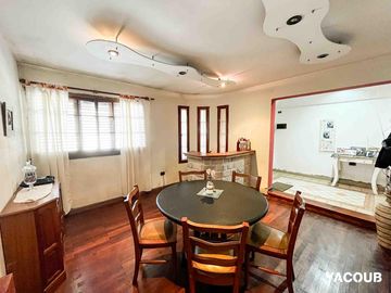 Casa en venta - 3 Dormitorios 3 Baños - 267mts2 - Cochera - Tolosa
