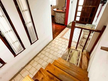 Casa en venta - 3 Dormitorios 3 Baños - 267mts2 - Cochera - Tolosa