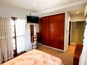 Casa en venta - 3 Dormitorios 3 Baños - 267mts2 - Cochera - Tolosa