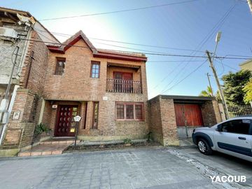 Casa en venta - 3 Dormitorios 3 Baños - 267mts2 - Cochera - Tolosa