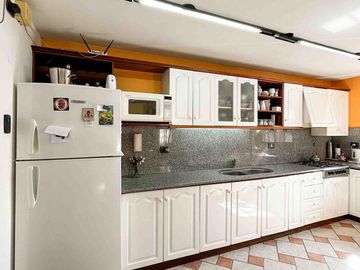 Casa en venta - 3 Dormitorios 3 Baños - 267mts2 - Cochera - Tolosa