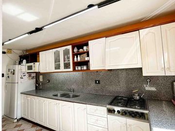 Casa en venta - 3 Dormitorios 3 Baños - 267mts2 - Cochera - Tolosa